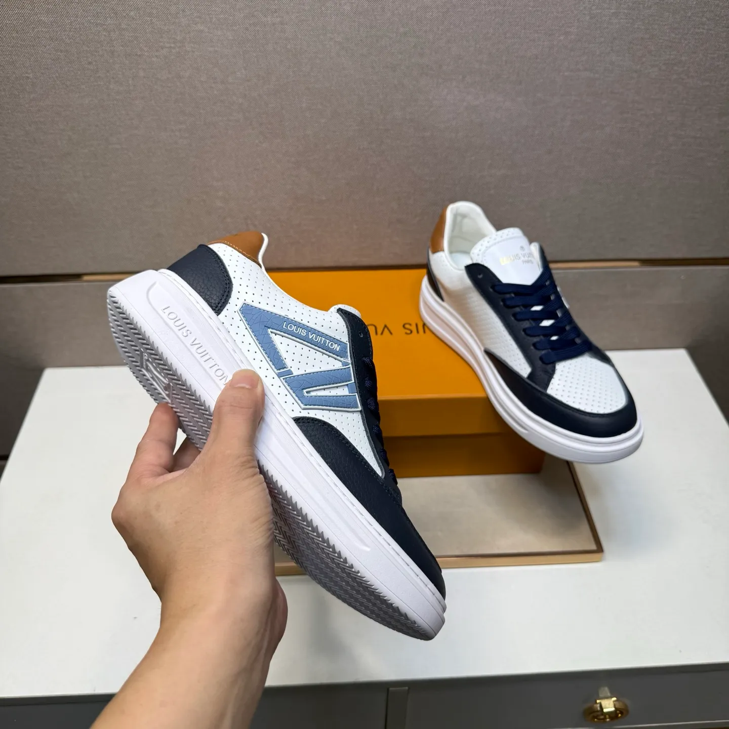 ⬛️Men's shoes 💰p420 [LV～] Men's casual shoes 2025z cabinet sales simultaneously 🔶Size: 38-44 #️⃣ 🔷6 colors🔜The upper is made of multi-material splicing ➕Genuine leather lining, comfortable and breathable, sole: original comfortable and wear-resistant outsole, ⚠️Real thing📱Photographed🎬The real thing is better📢📢📢